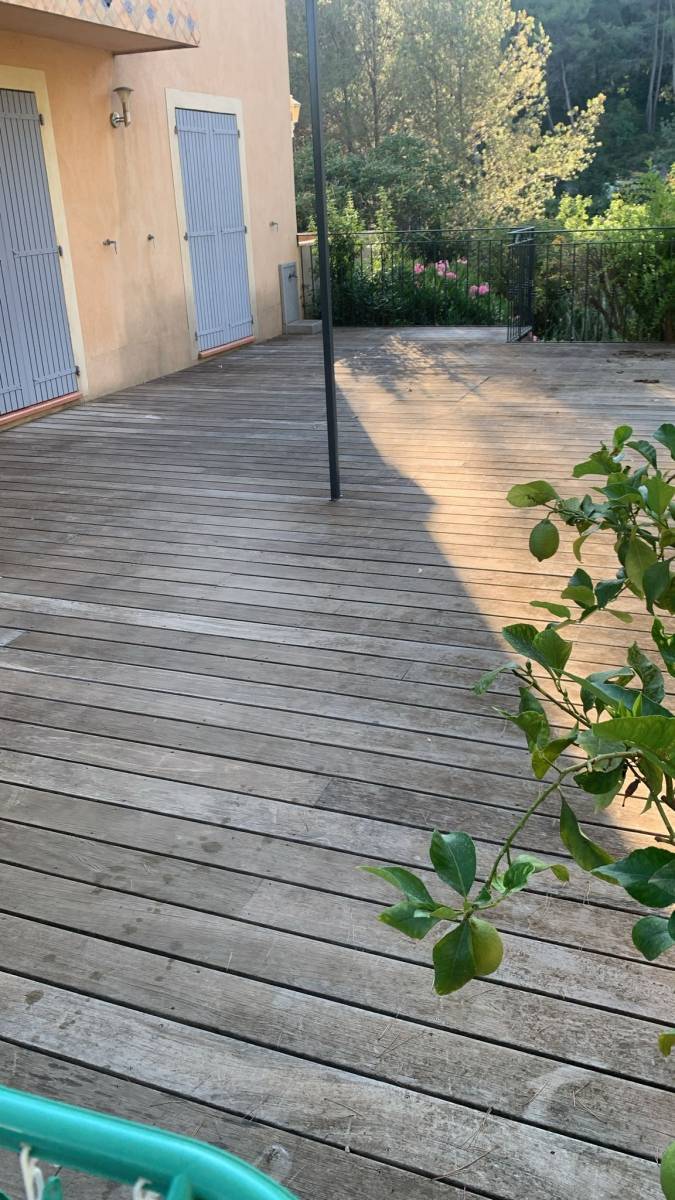 NETTOYER SA TERRASSE EN BOIS