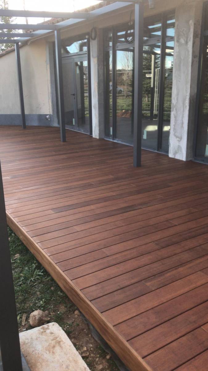 LAMES DE TERRASSE EN BAMBOU A LA ROQUEBRUSSANNE