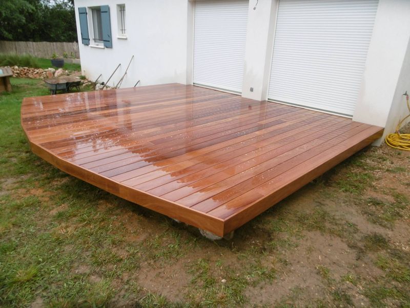 TERRASSE SUR STRUCTURE A NANS LES PINS DANS LE VAR