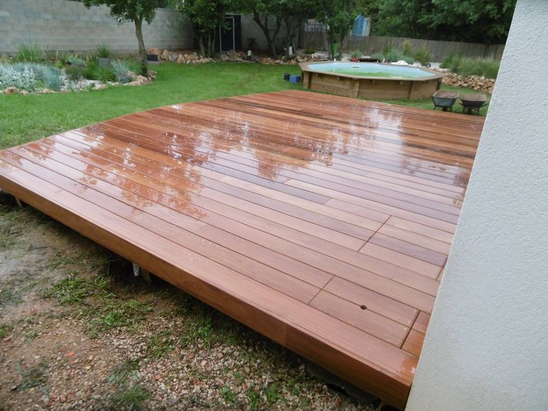 TERRASSE SUR STRUCTURE A NANS LES PINS DANS LE VAR