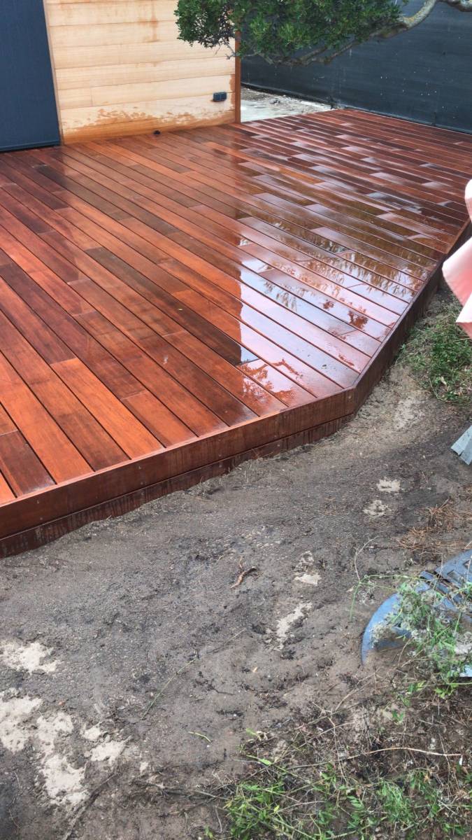 LAMES DE TERRASSE EN BAMBOU A LA ROQUEBRUSSANNE 