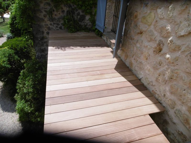 TERRASSE LAME CUMARU STRUCTURE METALLIQUE A SALERNES DANS LE VAR