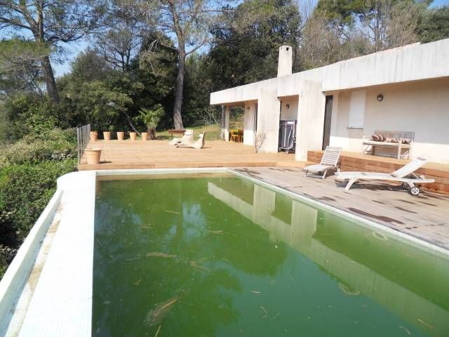 TERRASSE SUR PILOTIS DANS LE VAR