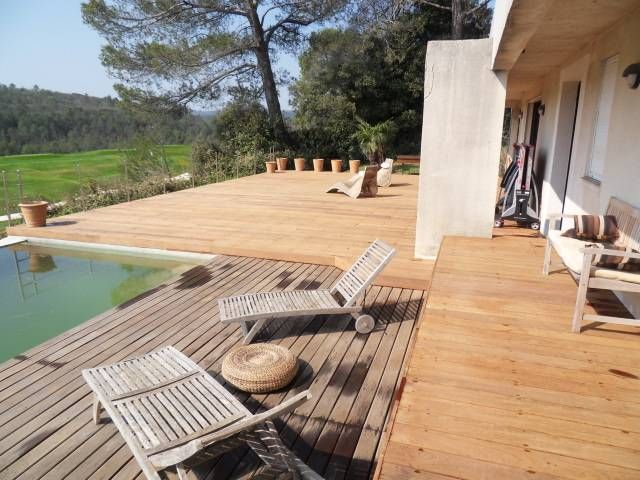 TERRASSE BOIS SUR PILOTIS DANS LE VAR 