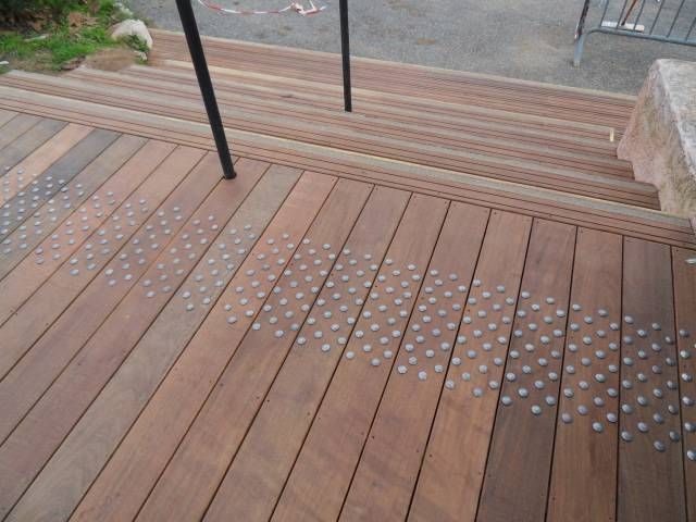 TERRASSE ESCALIER IPE A BRAS PROCHE DE ST MAXIMIN LA STE BAUME