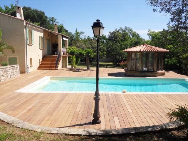 ENTOURAGE DE PISCINE EN IPE A SAINT MAXIMIN LA SAINTE BAUME