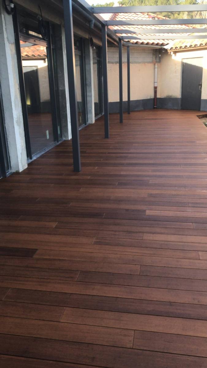 LAMES DE TERRASSE EN BAMBOU DANS LE VAR