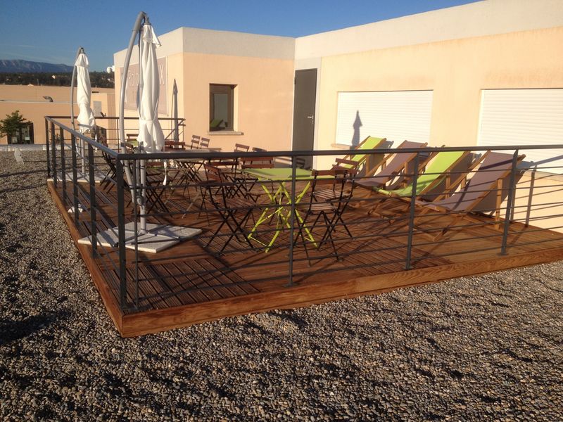 TOIT TERRASSE BOIS DANS LE VAR