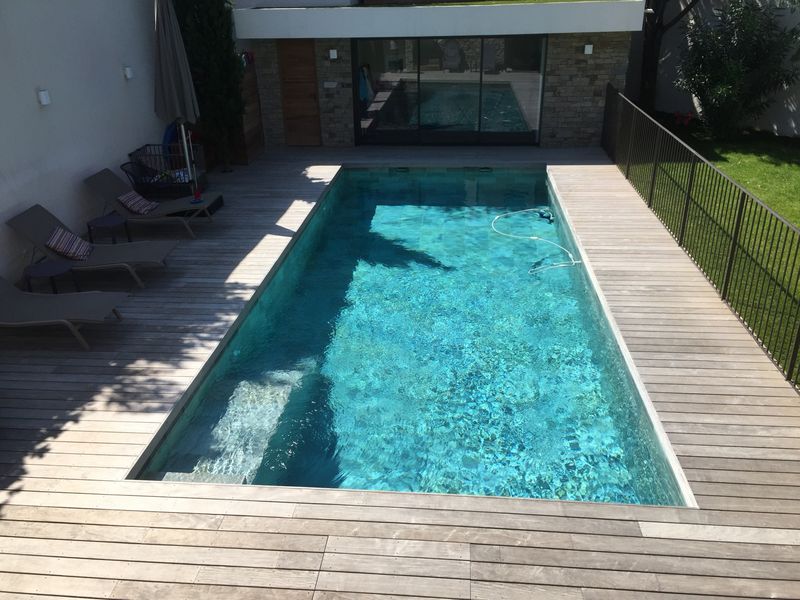 PLAGE DE PISCINE DANS LES BOUCHES DU RHONE