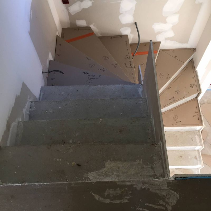 MARCHES ESCALIER CHENE A SAINT MAXIMIN DANS LE VAR