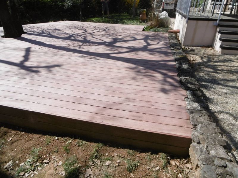 TERRASSE BOIS LAMES CUMARU A COTIGNAC DANS LE VAR