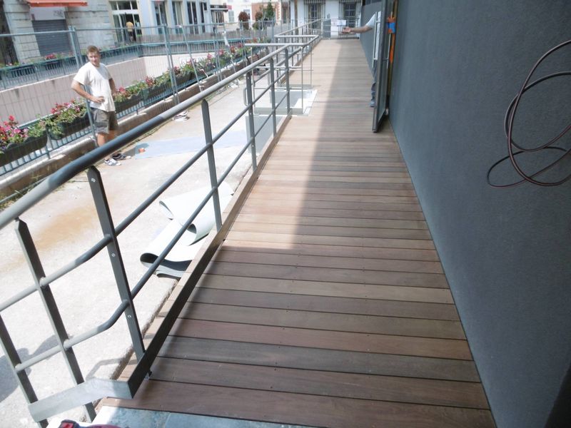 TERRASSE BOIS LAME IPE AU CENTRE VAR 