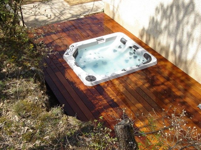 UTILISATION DE PARQUETS EXTERIEURS POUR ENTOURAGES DE PISCINE EN IPE