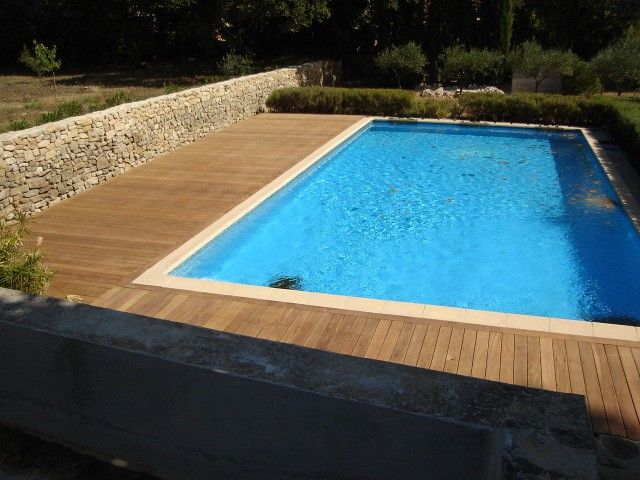 ENTOURAGE DE PISCINE EN IPE A POURRIERES 