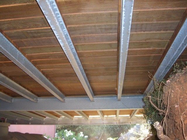 STRUCTURE PORTEUSE EN METAL A FLASSANS SUR ISSOLE DANS LE VAR