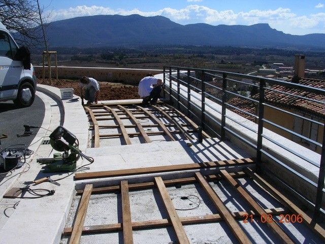 PLACE DE VILLAGE 1 A POURRIERES DANS LE VAR