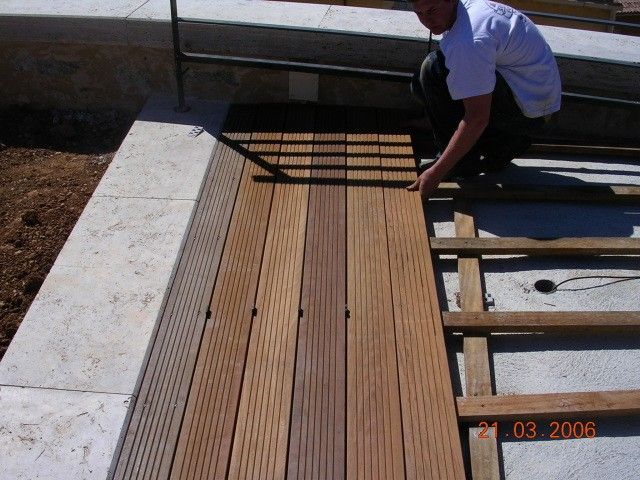 PLACE DE VILLAGE 2 A POURRIERES DANS LE VAR 