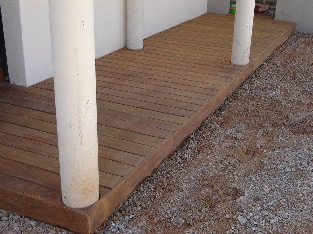 ACCES D'UNE VILLA EN IPE