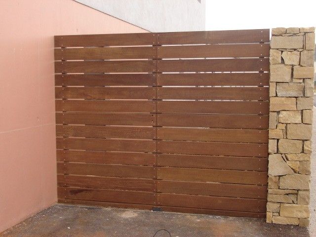 PORTAIL D'UNE MAISON DE RETRAITE A SAINT MAXIMIN LA SAINTE BAUME DANS LE VAR