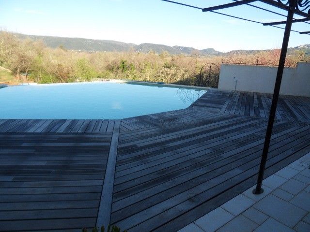 TERRASSE SUR PILOTIS