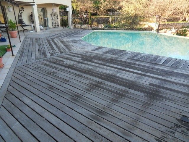 TERRASSE SUR PILOTIS