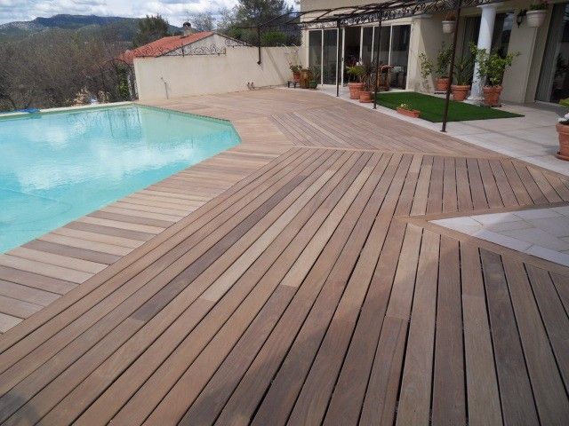 TERRASSE SUR PILOTIS