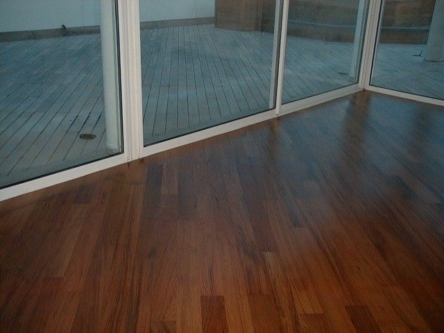 REALISATION DE PARQUETS MASSIFS EN TECK A SANARY SUR MER DANS LE VAR