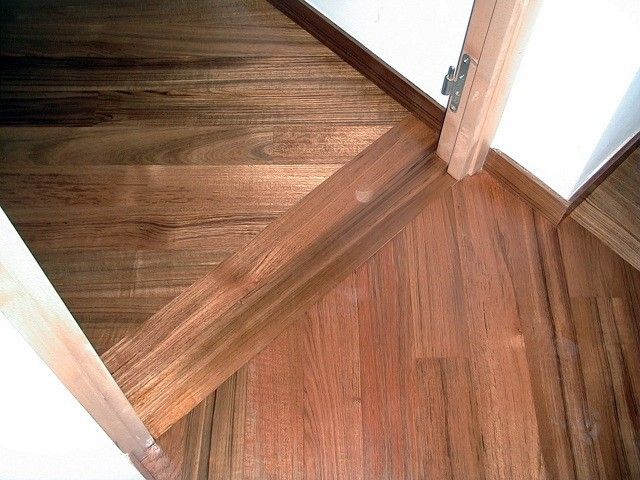 REALISATION DE PARQUETS MASSIFS EN TECK A SANARY SUR MER DANS LE VAR