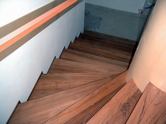 REALISATION DE PARQUETS MASSIFS EN TECK A SANARY SUR MER DANS LE VAR