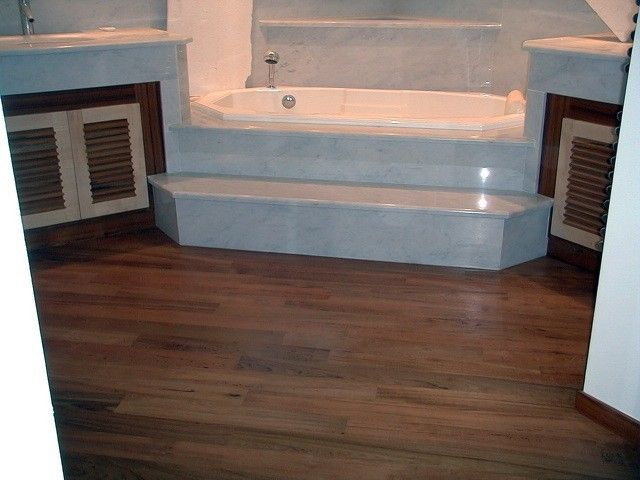 REALISATION DE PARQUETS MASSIFS EN TECK A SANARY SUR MER DANS LE VAR