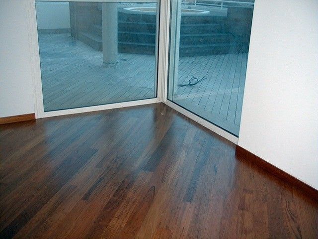 REALISATION DE PARQUETS MASSIFS EN TECK A SANARY SUR MER DANS LE VAR