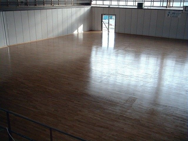 REALISATION DE PARQUET DANS LES SALLES DES FETES ET SALLES MULTI-ACTIVITES