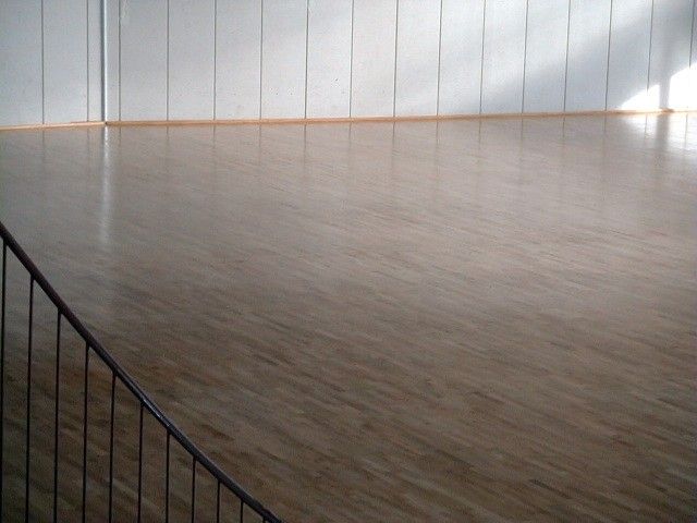 REALISATION DE PARQUET DANS LES SALLES DES FETES ET SALLES MULTI-ACTIVITES