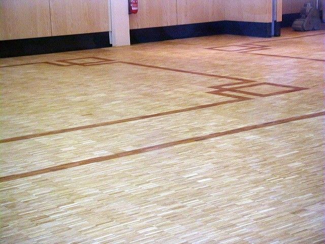 REALISATION DE PARQUET DANS LES SALLES DES FETES ET SALLES MULTI-ACTIVITES