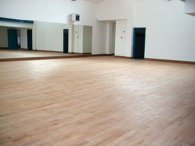 PARQUET CLOUE SALLE MULTI-ACTIVITES DANS LE VAR