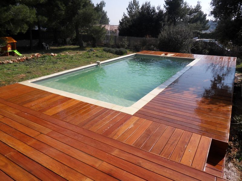 ENTOURAGE DE PISCINE A SEILLONS SOURCE D'ARGENS