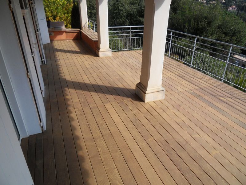 PARQUET EXTERIEUR POUR BALCON A LE LAVANDOU DANS LE VAR