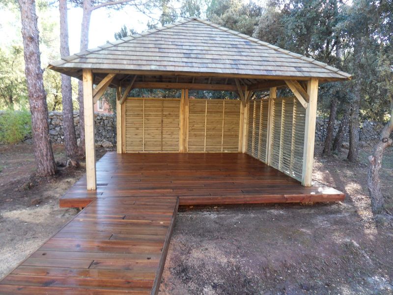 PAILLOTE A SAINT MAXIMIN DANS LE VAR