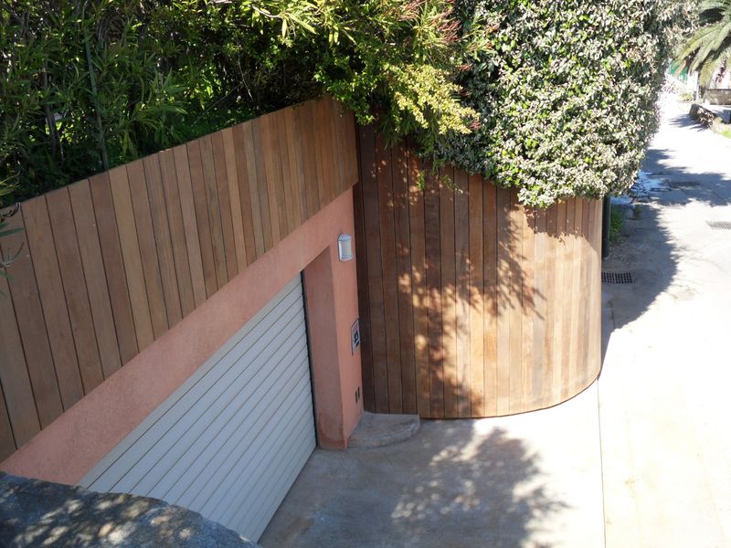 HABILLAGE VERTICAL A LE LAVANDOU DANS LE VAR