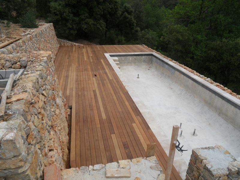 ENTOURAGE DE PISCINE A COTIGNAC PRES DE BRIGNOLES