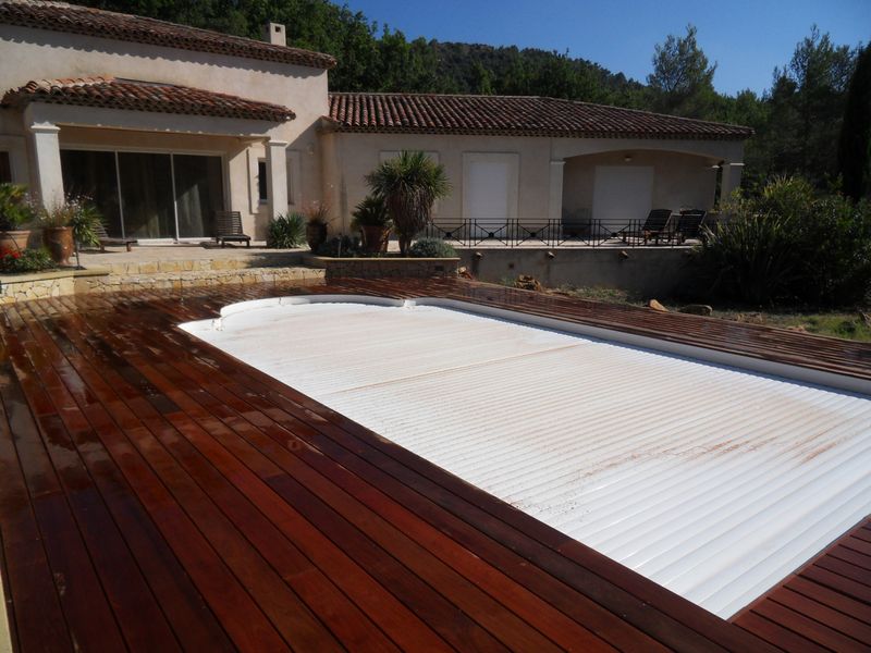 TERRASSE BOIS A BRIGNOLES PROCHE DE BRAS