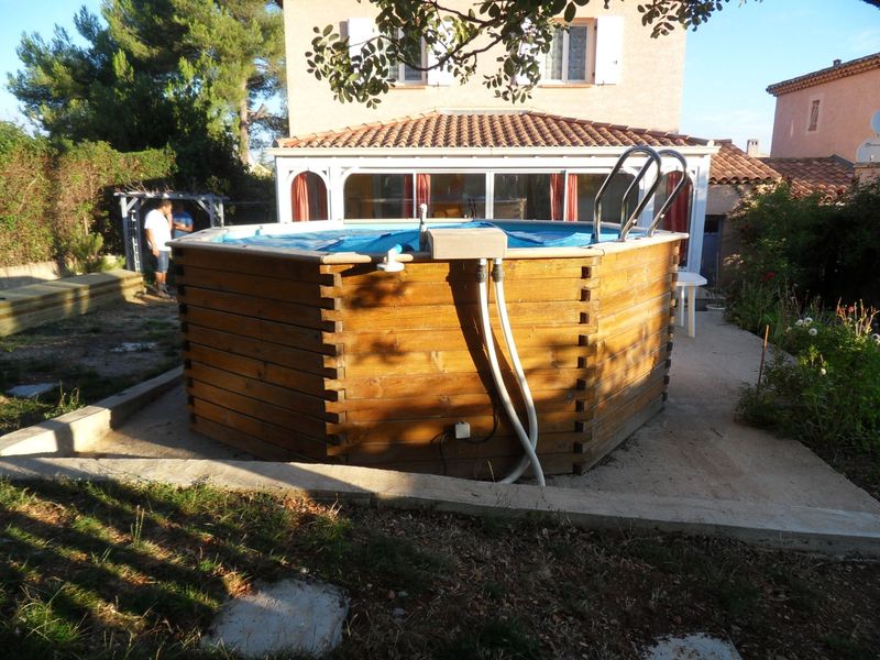 PLAGE PISCINE HORS-SOL A FORCALQUEIRET PROCHE DE GAREOULT 