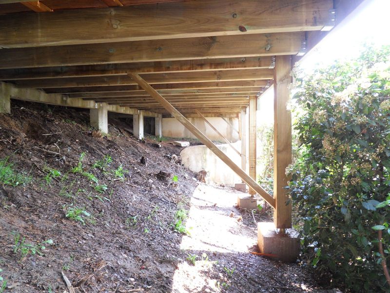 TERRASSE SUR POUTRE DANS LE VAR