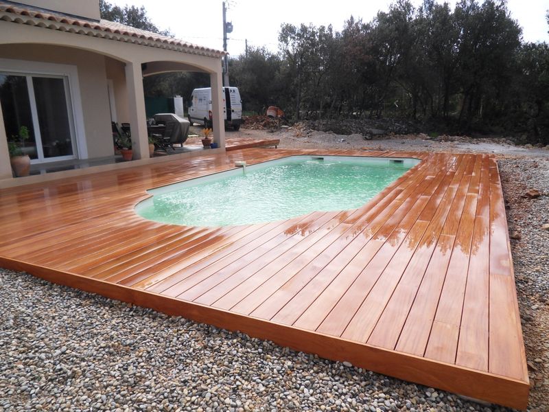 PLAGE DE PISCINE A  FUVEAU DANS LES BOUCHES DU RHONE