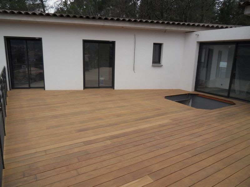 TERRASSE BOIS A TOURVES DANS LE VAR 