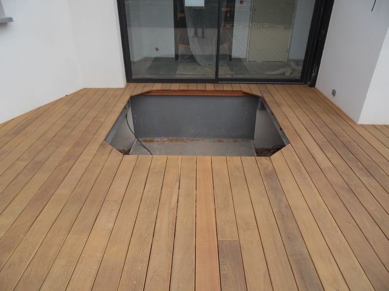 INTEGRATION JACUZZI TERRASSE BOIS