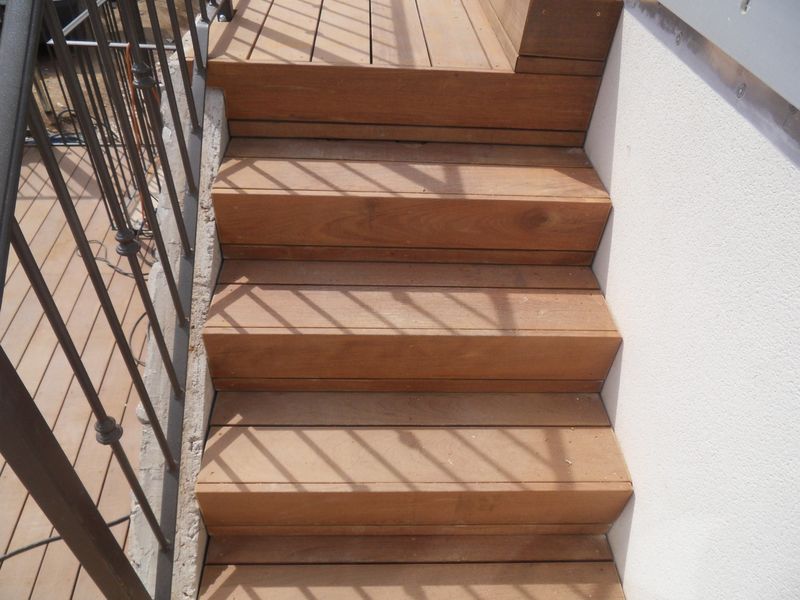 HABILLAGE D'ESCALIER EN IPE A AUPS DANS LE VAR