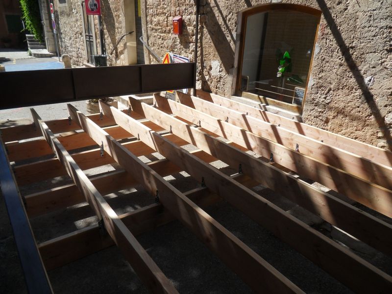 TERRASSE SUR POUTRE DANS LE VAR