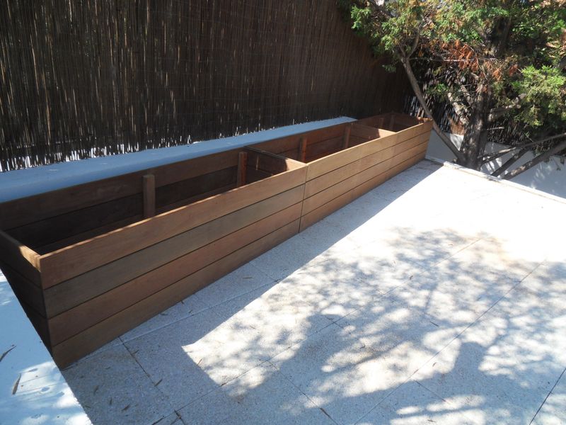 JARDINIERES EN IPE A AIX EN PROVENCE DANS LES BOUCHES DU RHONE