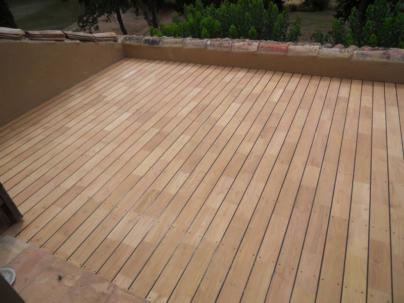 TERRASSE BOIS A SALERNES DANS LE VAR